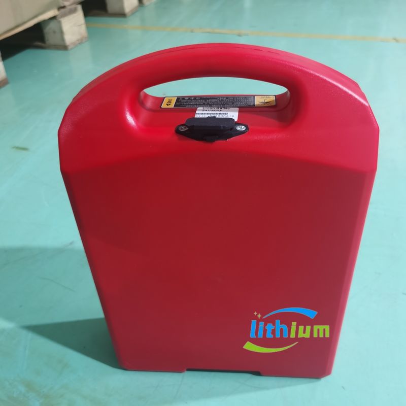 Batería de iones de litio de color negro para carretillas eléctricas de carga con capacidad 30Ah Voltado 24V