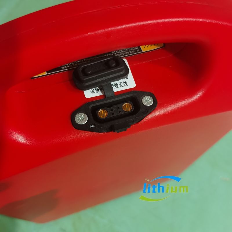 Batería de iones de litio de color negro para carretillas eléctricas de carga con capacidad 30Ah Voltado 24V